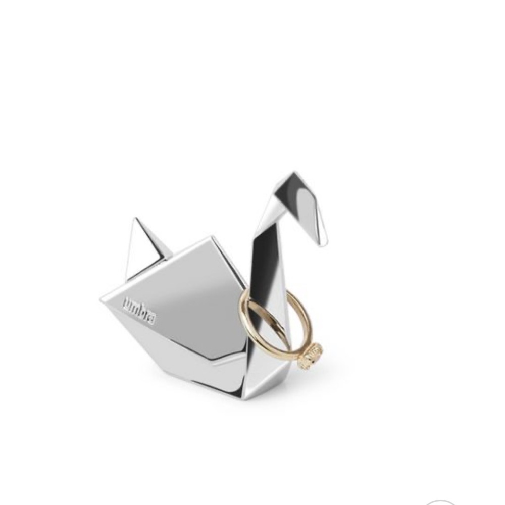 Origami swan ring holder